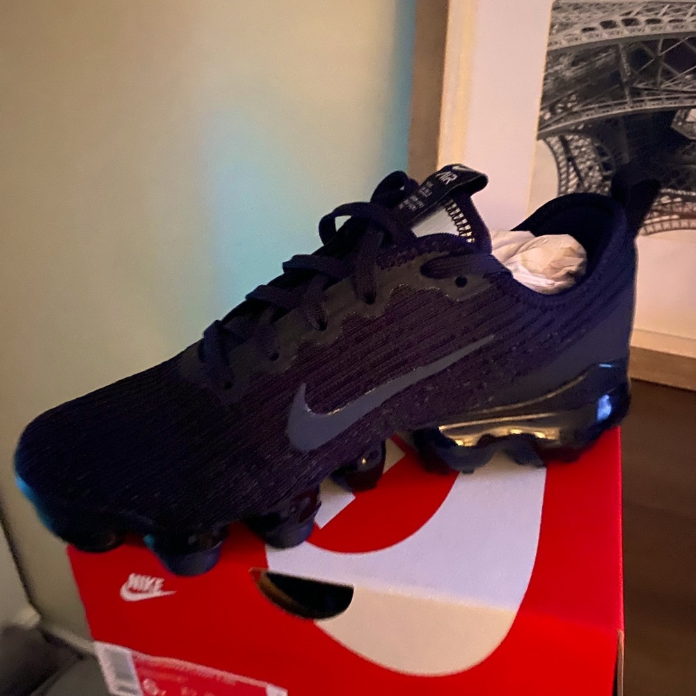 Nike Air VaporMax 2021 NEVER WORN NEW WITH BOX
